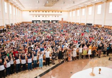 Diálogo entre bancada evangélica e governo permitirá reabertura de igrejas a partir de junho