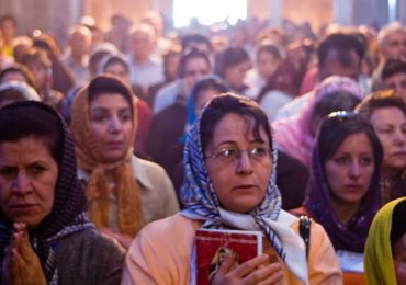 Cristãos no Irã enfrentam a perseguição com amor e doações