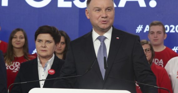 Militância LGBT é pior que o comunismo, diz presidente da Polônia