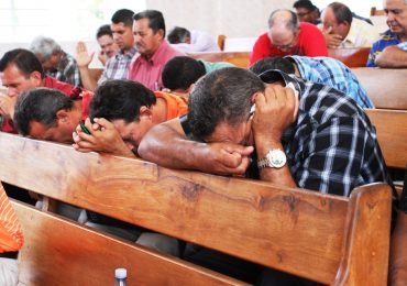 Cristãos sofrem perseguição em meio à pandemia: "Muita frustração"