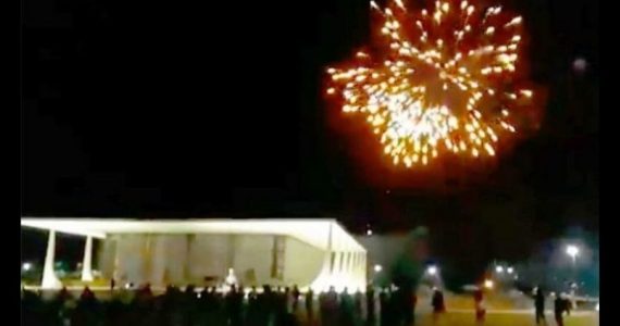 Fogos de artifício em frente ao STF foram encerramento de um culto, diz deputado
