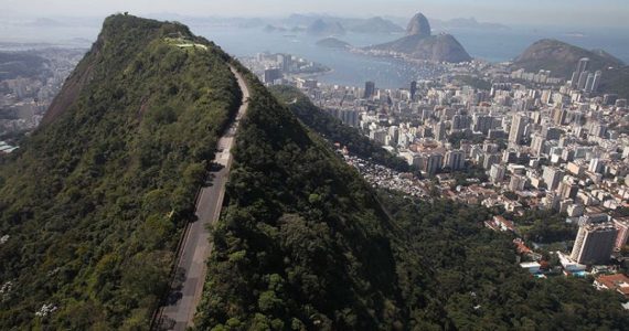 Evangélicos que oravam no monte são alvejados por tiros no Rio de Janeiro; Imagem ilustrativa