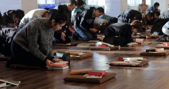 Comunismo: China retira filhos adotivos de famílias cristãs por causa da fé em Jesus