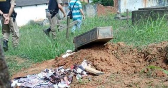 Igreja é acusada de enterrar caixão sem corpo em ritual medonho