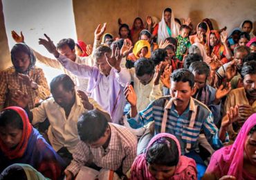 Pastor é espancado por 150 radicais hindus quando orava por um enfermo
