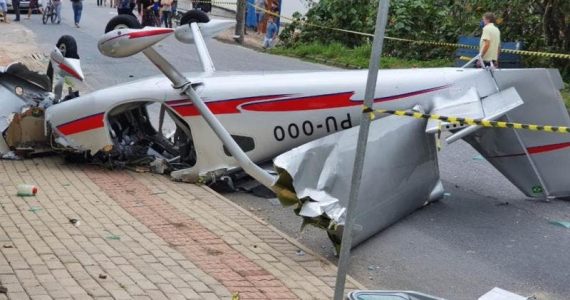 Pilotos sobrevivem à queda de avião e família agradece: "Deus é Deus de milagres"