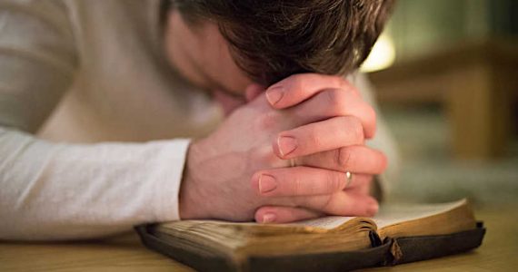 Pesquisa: 68% dos cristãos na pandemia buscam na igreja oração e apoio emocional