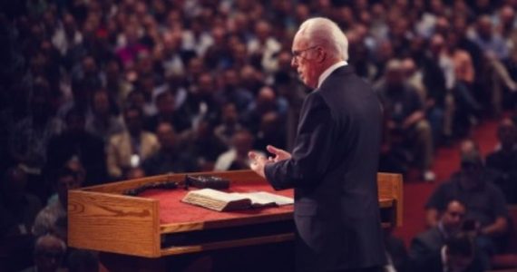 John MacArthur: 'Cristo, e não César, é o cabeça da Igreja’, diz pastor ao recusar fechar templo