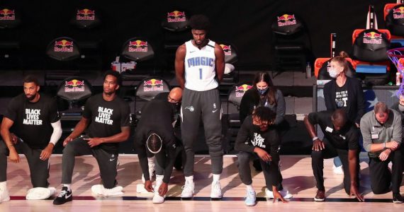 Jogador da NBA se nega a ajoelhar em apoio ao Black Lives Matter: 'Resposta é o evangelho'