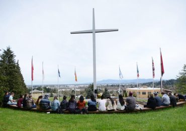 Black Lives Matter ameaça derrubar cruz em faculdade cristã por considerar símbolo racista
