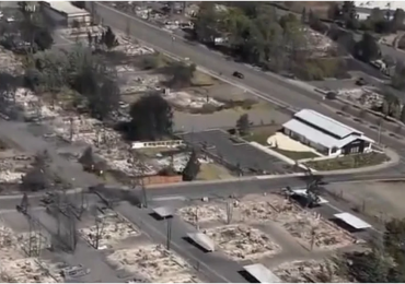 Incêndio destrói bairro, mas igreja permanece, diz pastor