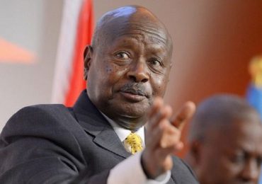 Uganda se mobiliza em oração contra a pandemia após convocação do presidente