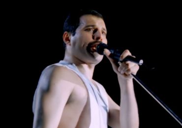 Letra de Bohemian Rhapsody se torna mais conhecida que primeiro versículo da Bíblia