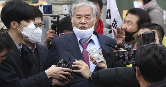 Pastor sul-coreano é preso por liderar protestos contra o governo em meio à pandemia