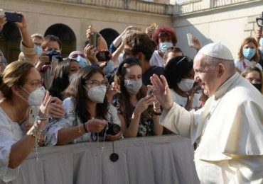 ‘São filhos de Deus’, diz papa Francisco a pais de homossexuais