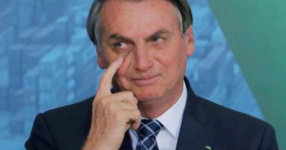 Por temer impeachment, Bolsonaro veta anistia a dívidas de igrejas