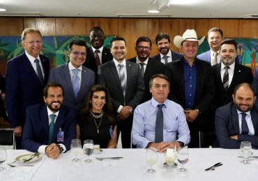 ‘Governo é cristão', reitera Bolsonaro após oração em reunião com pastores