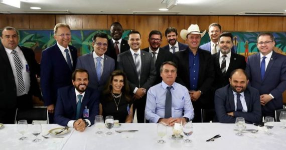 ‘Governo é cristão', reitera Bolsonaro após oração em reunião com pastores