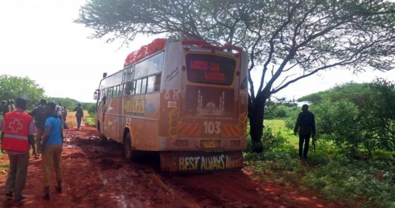 Terroristas do “Al Shabaab” abordam ônibus e assassinam cristãos