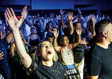 Pandemia: apenas 14% dos brasileiros vão aos cultos presencialmente - adoração a Deus - Igrejas