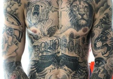 Justin Bieber possui diversas tatuagens com referências cristãs; Confira