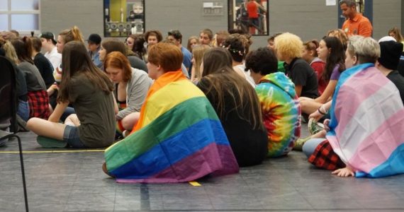 Na Inglaterra, escolas agora são obrigadas a ensinar ideologia de gênero e cultura LGBT