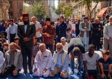 Enquanto cristãos sofrem restrições, muçulmanos fazem marcha nos EUA