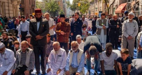 Enquanto cristãos sofrem restrições, muçulmanos fazem marcha nos EUA