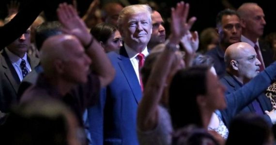 Evangélicos serão cruciais para vitória de Trump nas eleições, diz analista