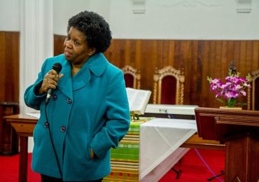 Pastora que prega ‘teologia negra’ diz que ‘o Deus do milagre é o Deus dos brancos'