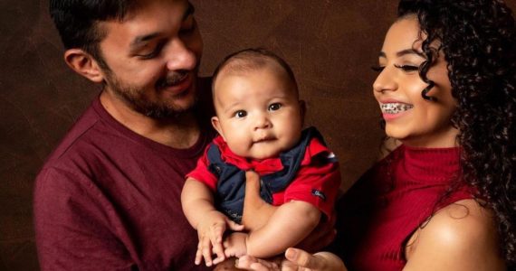 Casal e bebê de cinco meses se recuperam de covid-19: 'No desespero, a gente orava'