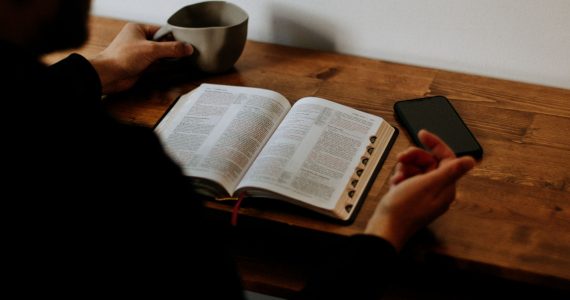 ‘Não temas, Eu sou contigo’ é o versículo mais lido de 2020 no aplicativo da Bíblia