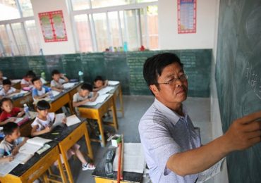 China: professores são forçados a negar a fé para promover o ateísmo