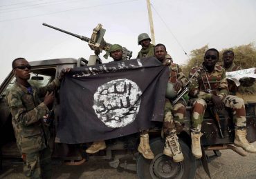 Terroristas do Boko Haram matam mais de 100 pessoas em novo ataque