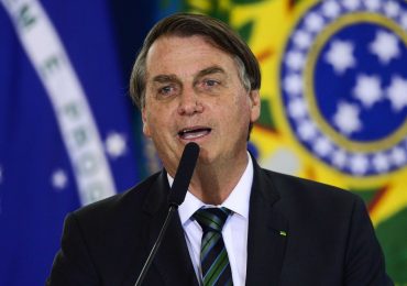 Bolsonaro rebate rumores de impeachment: “Só papai do céu me tira"