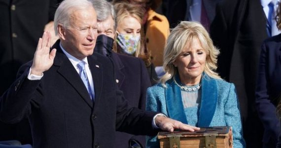 Em juramento de posse, Biden usou Bíblia que está na família desde 1893