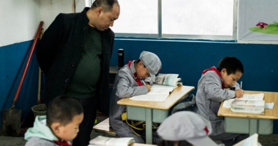 Escolas na China ensinam crianças "a odiar a Deus", diz mãe de aluno