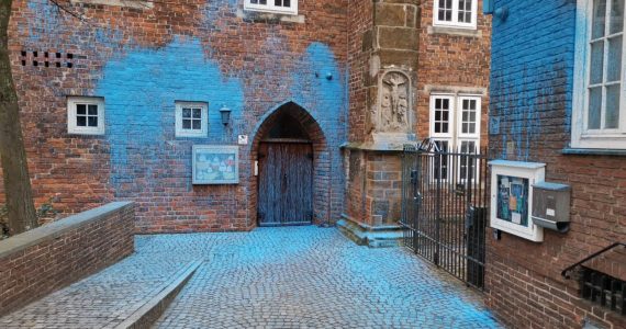 Na Alemanha, igreja evangélica de teologia conservadora é vandalizada