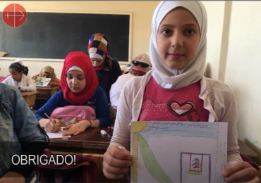 Menina faz desenho comovente da família morta por radicais islâmicos