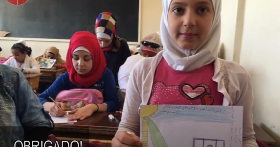 Menina faz desenho comovente da família morta por radicais islâmicos