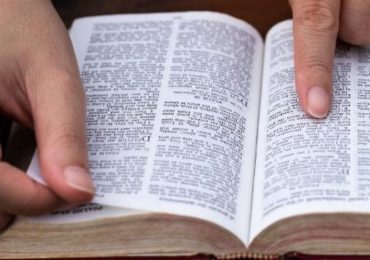 Ativistas ateus querem barrar lei de leitura da Bíblia nas escolas