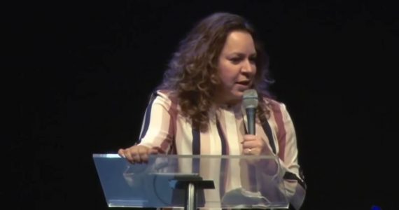 ‘O feminismo mata o feminino’, diz Helena Tannure ao pregar sobre a ‘mulher virtuosa'