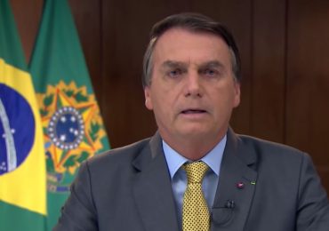 Bolsonaro pede que Deus ‘conforte os corações’ dos familiares de vítimas da covid