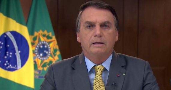 Bolsonaro pede que Deus ‘conforte os corações’ dos familiares de vítimas da covid
