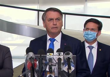 Bolsonaro anuncia novo auxílio emergencial e pede a Deus que ‘abençoe o mundo todo'