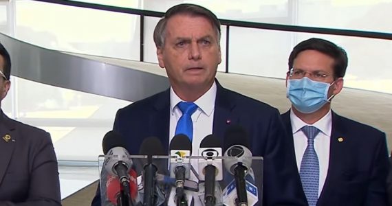 Bolsonaro anuncia novo auxílio emergencial e pede a Deus que ‘abençoe o mundo todo'