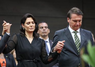 Bolsonaro pede clamor de cristãos na “batalha dura e dolorosa” da pandemia