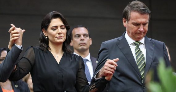 Bolsonaro pede clamor de cristãos na “batalha dura e dolorosa” da pandemia