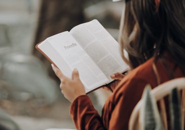 5 motivos pelos quais você deve ter a Bíblia da Mulher