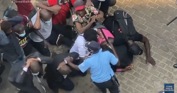 Fiéis da Universal em Angola são agredidos pela Polícia em manifestação pacífica